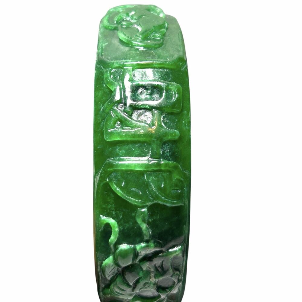 Vintage Glass Bangle Bracelet Green Carved Vines Plants Characters Size 8 - Picture 4 of 10